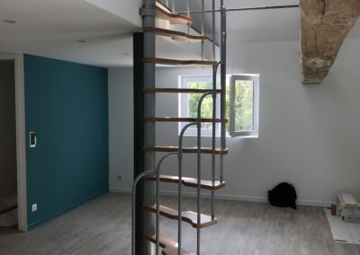 Escalier bois et métal gris argent